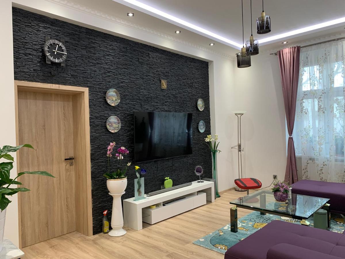 Appartement Galaxy à Karlovy Vary Extérieur photo
